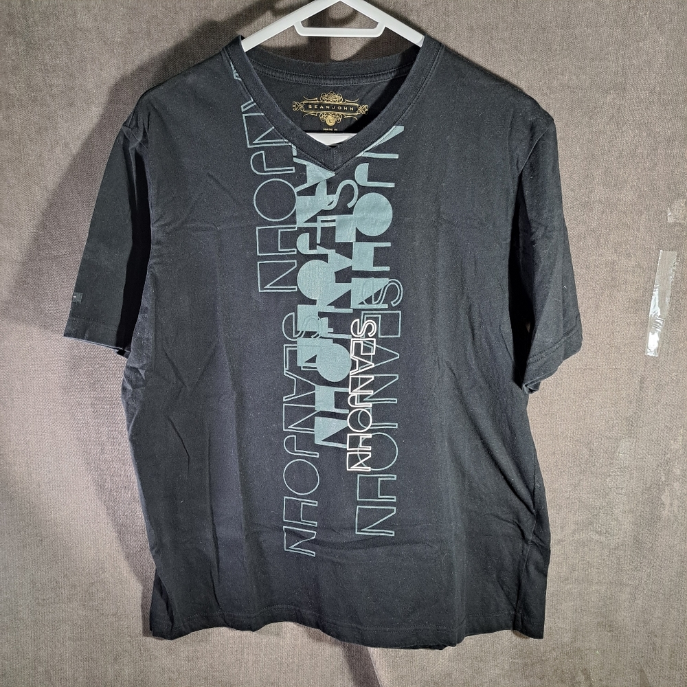 Sean John Vertical Logo Black White and Grey Graphic Tee V-Neck VG L